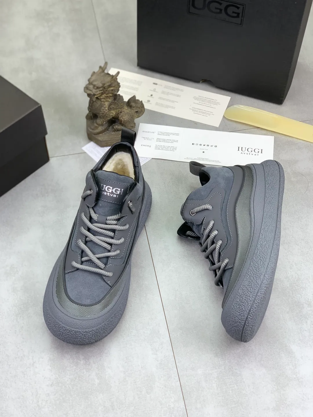 Men's shoes 💰P640 New IUGGI New New Tire Men's Shoes Real cowhide on the outside, Australian wool on the inside, light and easy to put on, brand logo, full of high-end feel, men's style! Men's style! Rarely seen in the market are retro outdoor shoes. They look great on the feet. Mainly because they are so stylish, comfortable and versatile. Color: black, gray, maroon. Size: 39-44